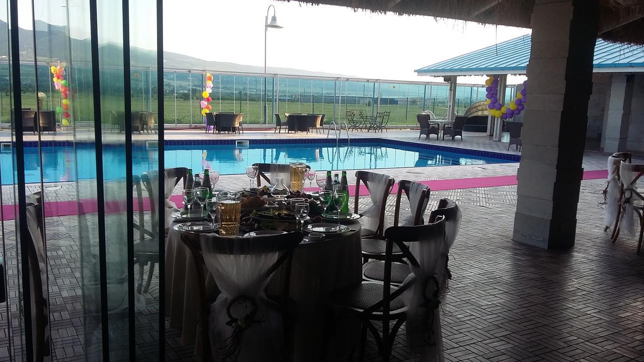 Vanilla Sky Georgia Hotel Natakhtari Bagian luar foto